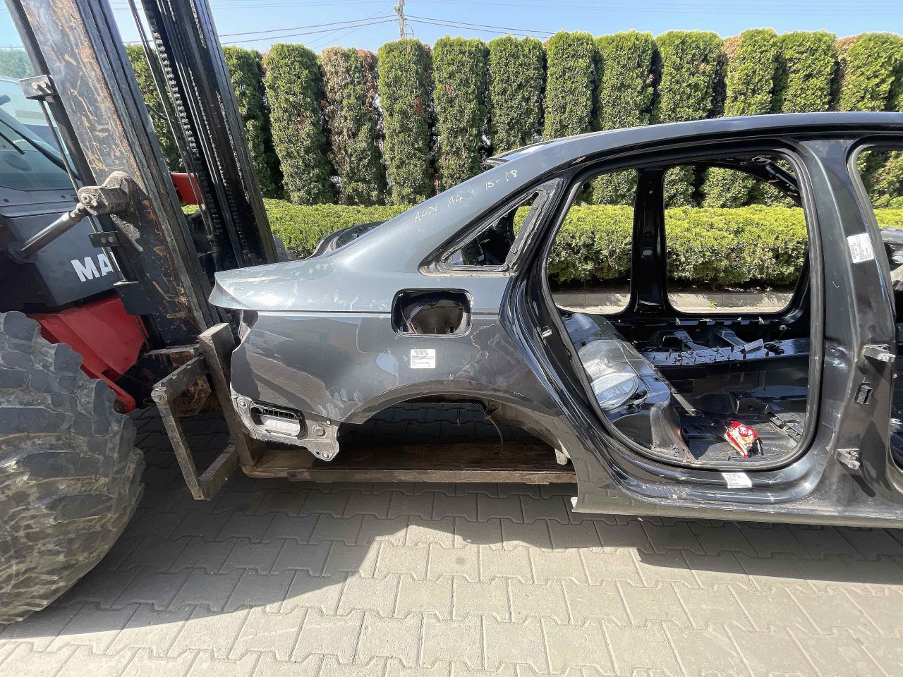 ARIPA SPATE DREAPTA AUDI A4 A4 - - (2015 2018)