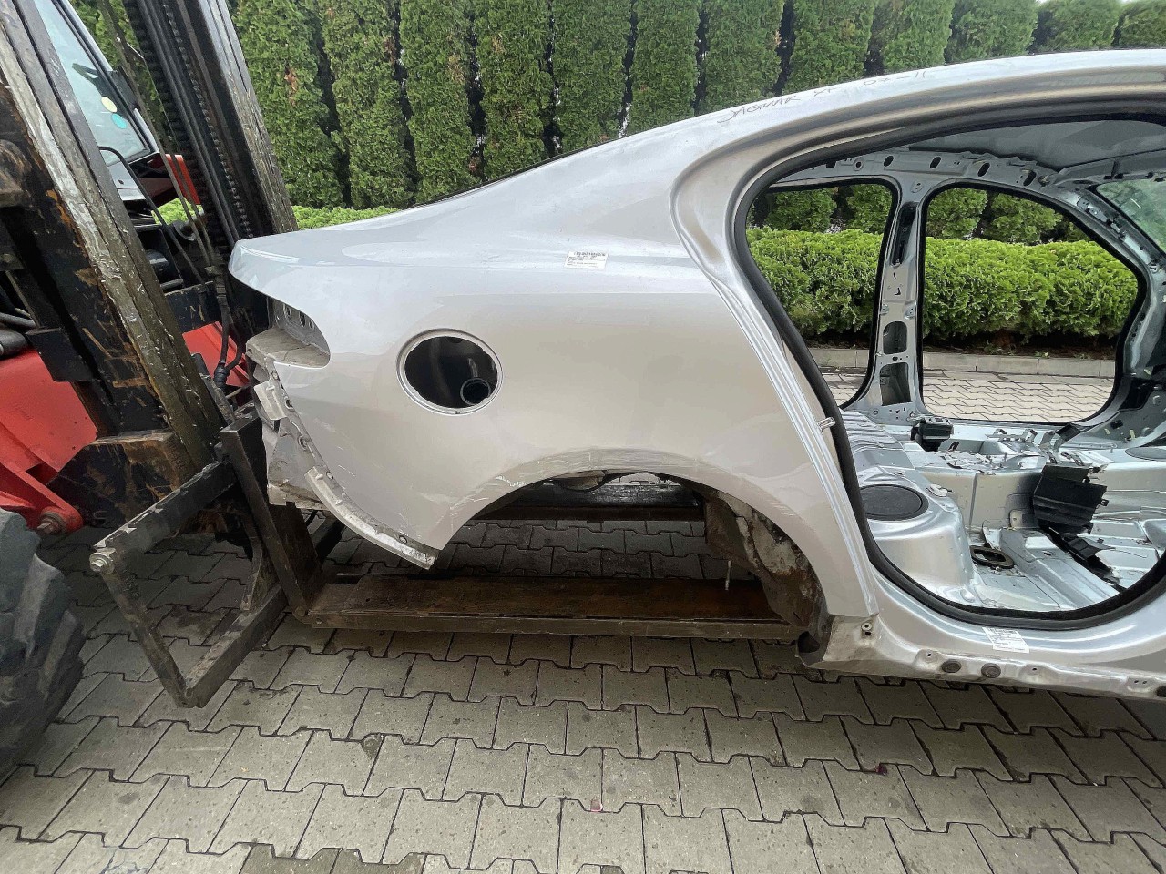 ARIPA SPATE DREAPTA JAGUAR XF - - (2007 2011)
