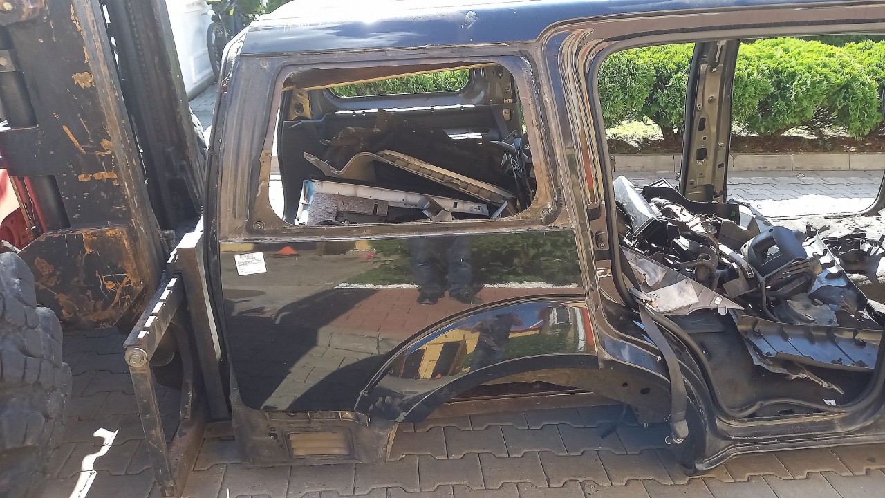 ARIPA SPATE DREAPTA NISSAN PATHFINDER - - (2005 2010)