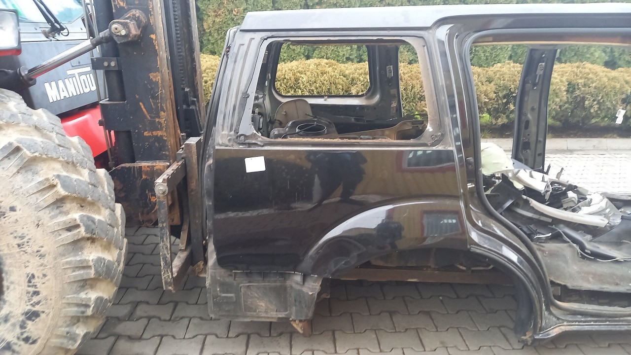 ARIPA SPATE DREAPTA NISSAN PATHFINDER - - (2005 2010)
