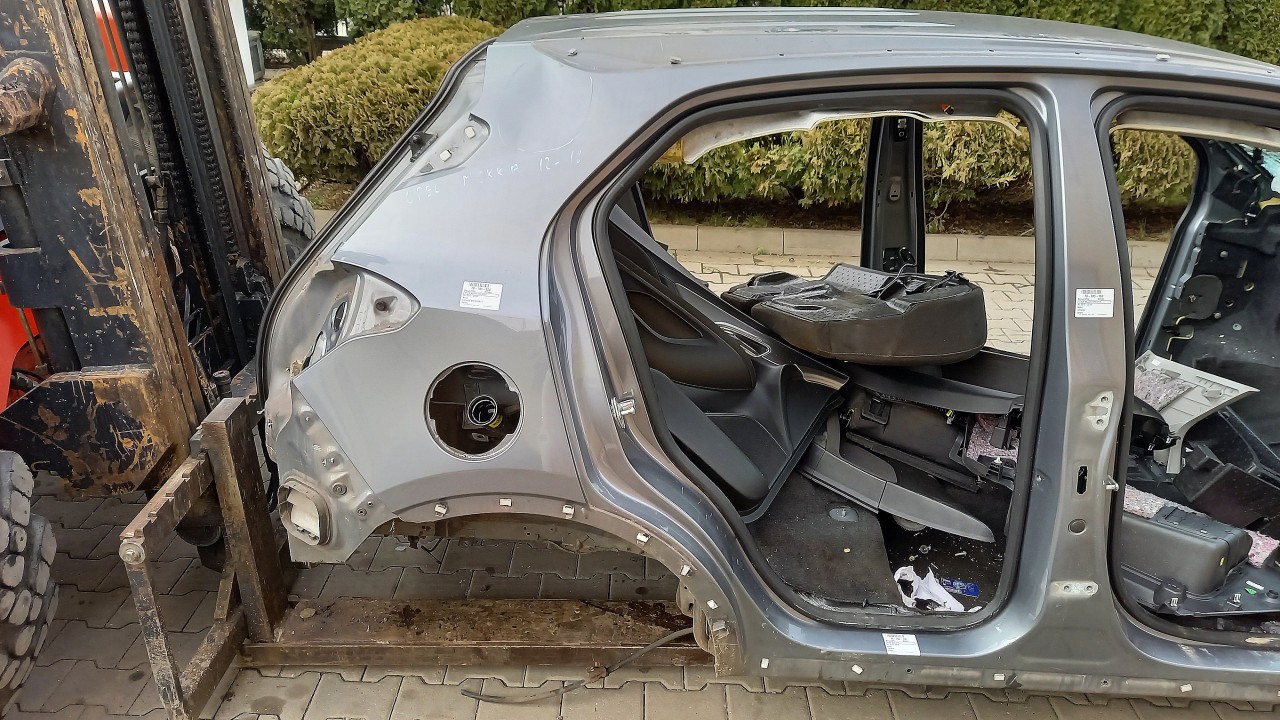 ARIPA SPATE DREAPTA OPEL MOKKA - - (2012