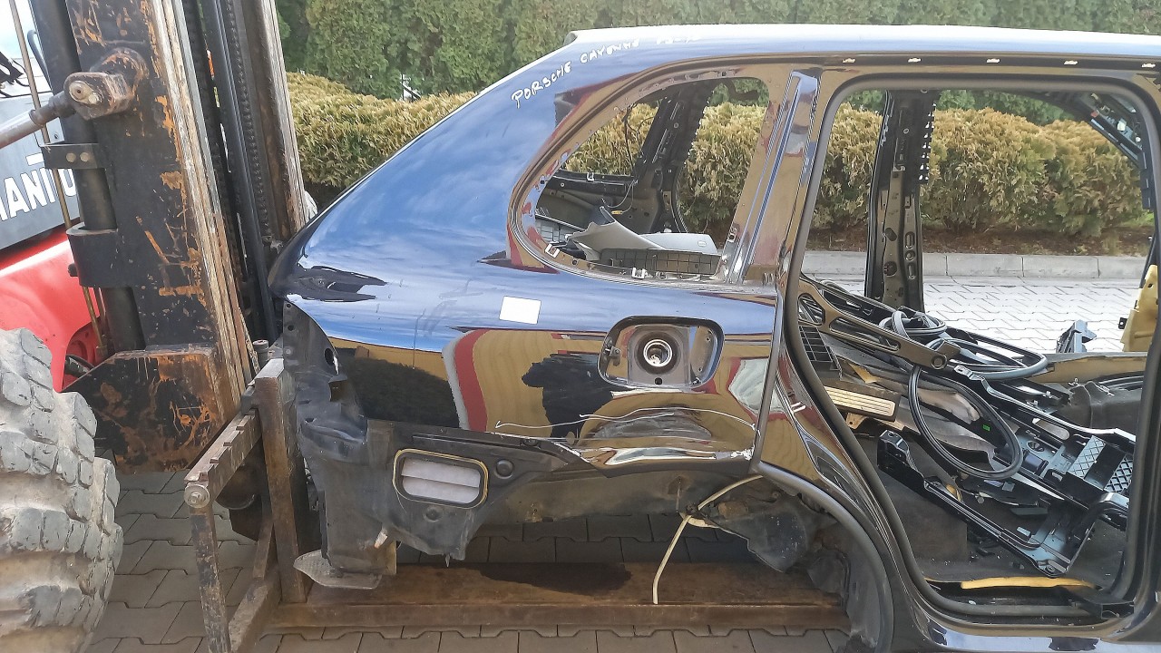ARIPA SPATE DREAPTA PORSCHE CAYENNE - - (2003 2010)