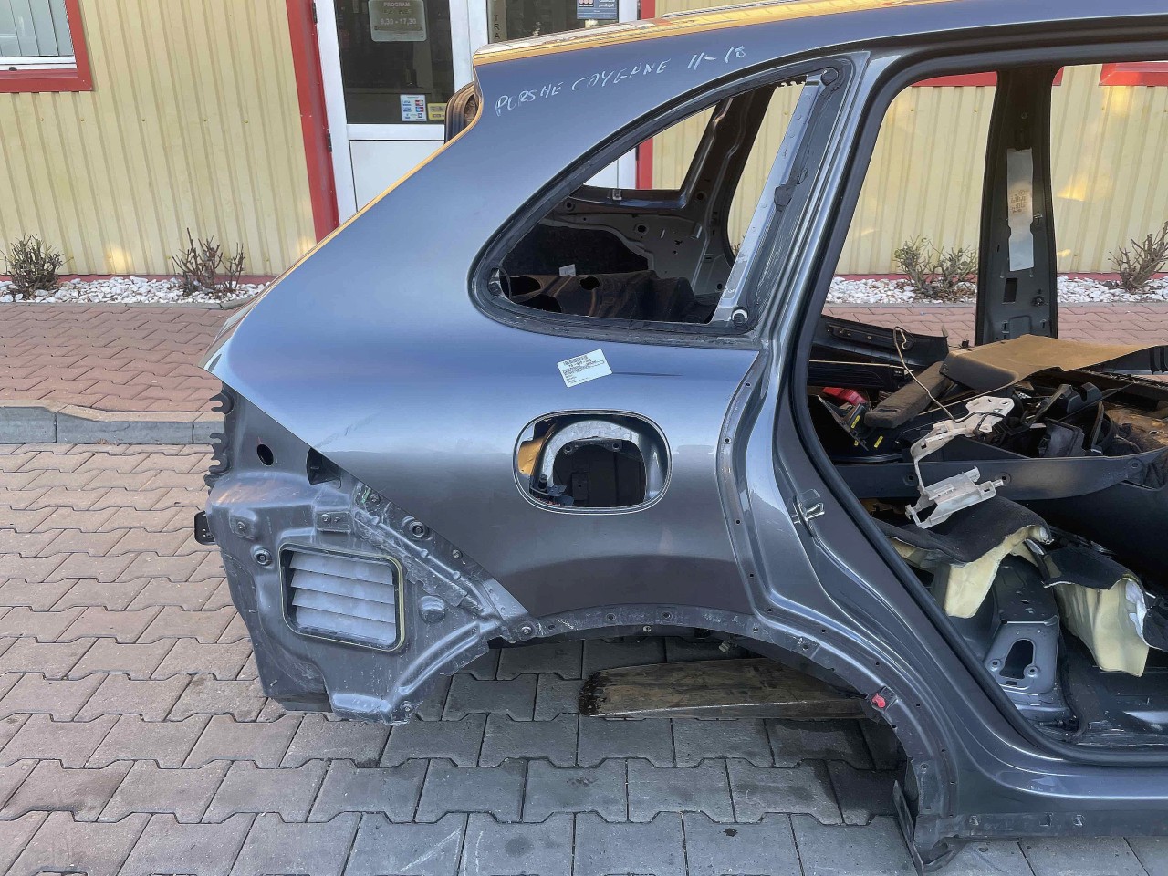 ARIPA SPATE DREAPTA PORSCHE CAYENNE - - (2011 2018)