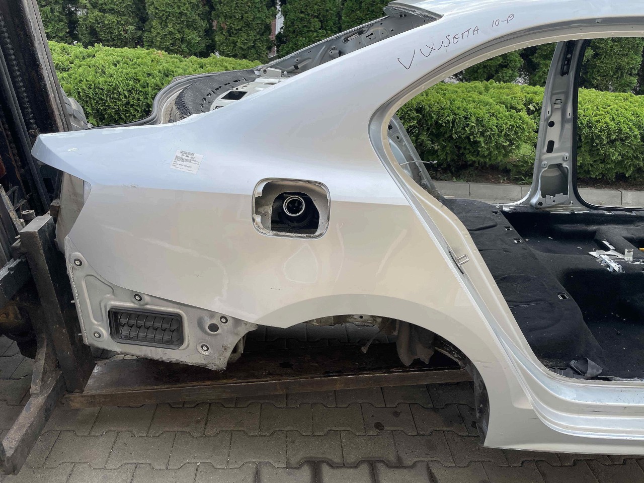 ARIPA SPATE DREAPTA VW JETTA IV - - (201