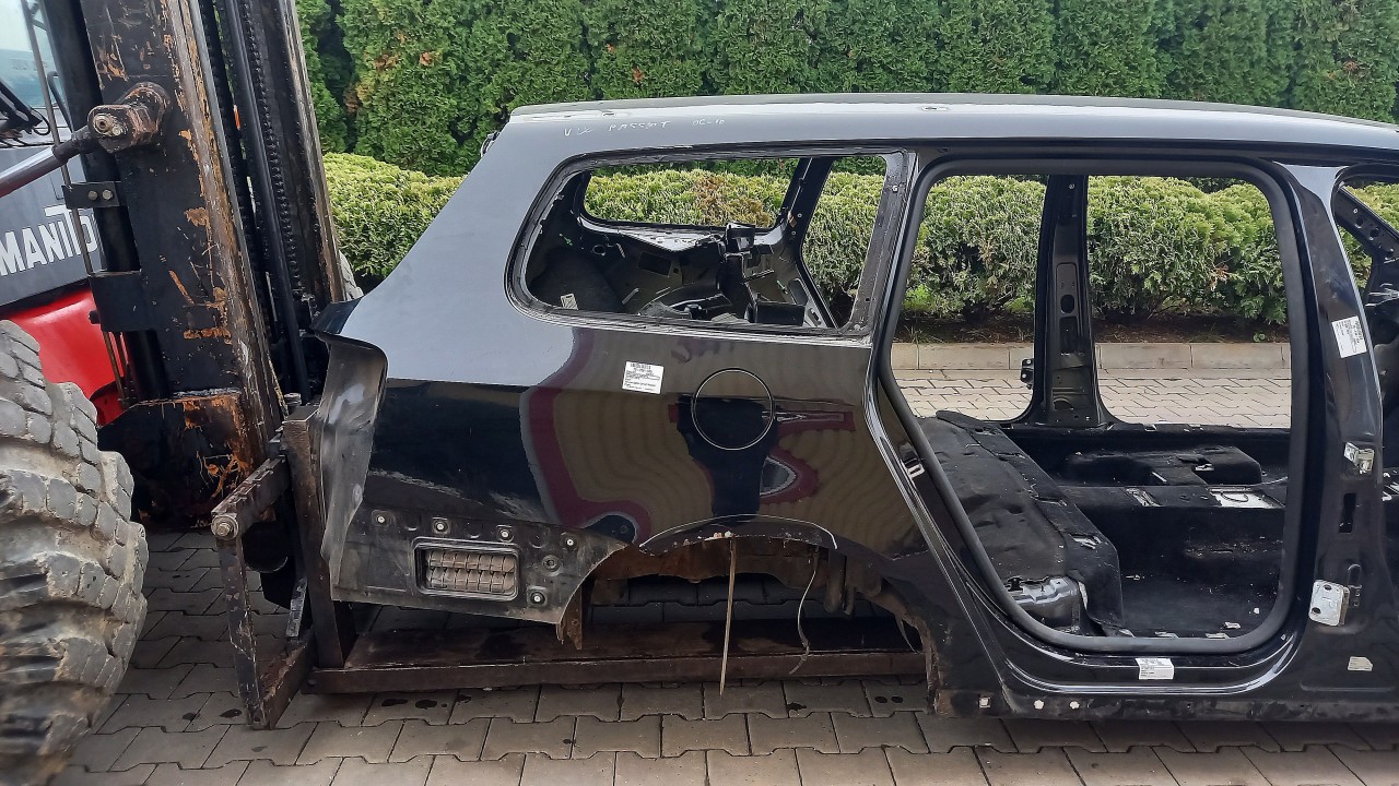 ARIPA SPATE DREAPTA VW PASSAT - - (2005 2010)
