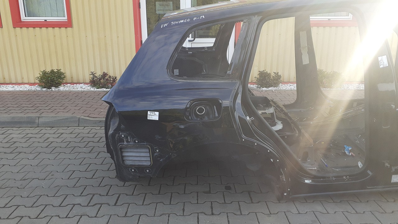 ARIPA SPATE DREAPTA VW TOUAREG - - (2010 2018)