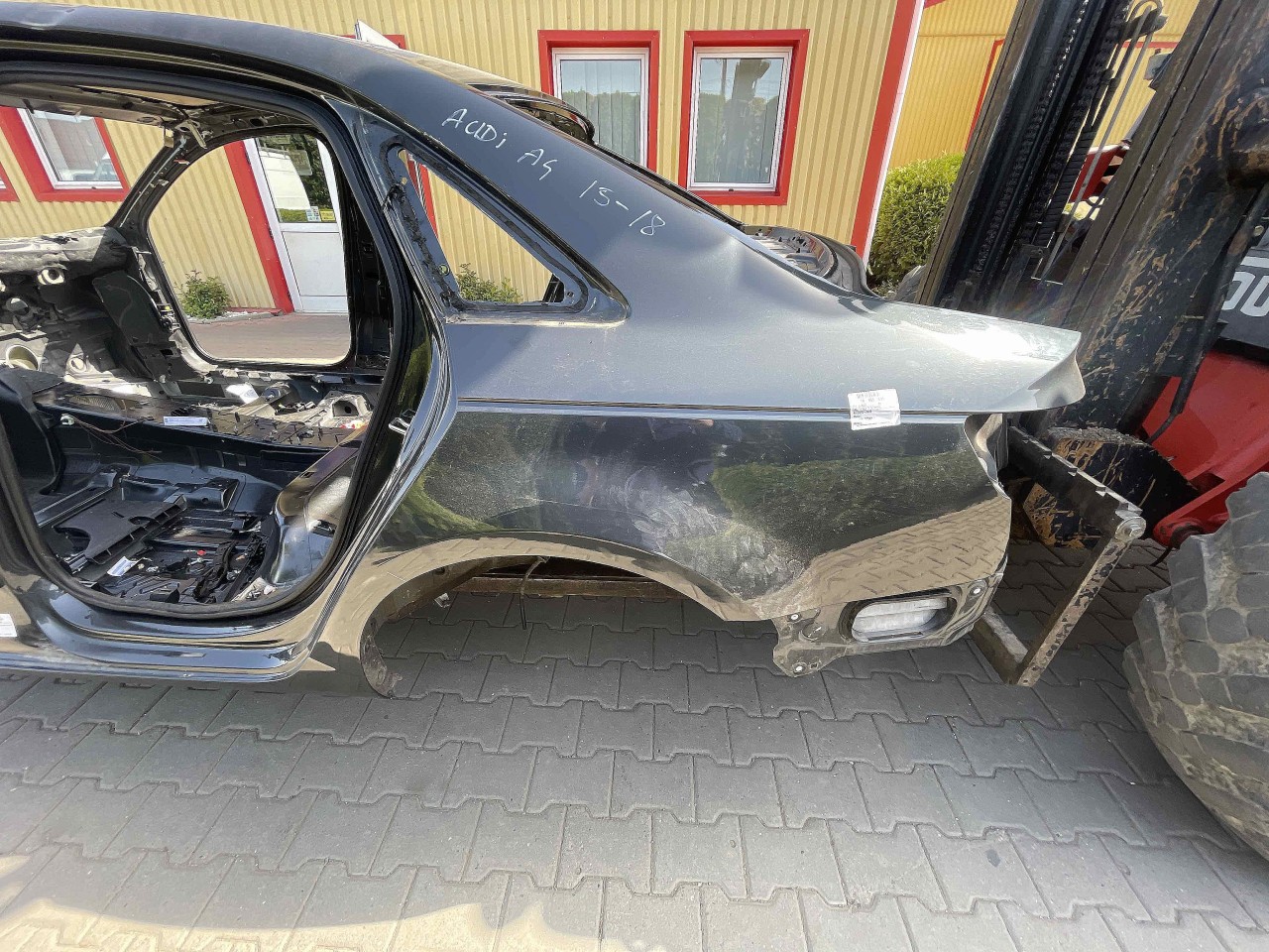 ARIPA SPATE STANGA AUDI A4 A4 - - (2015 2018)