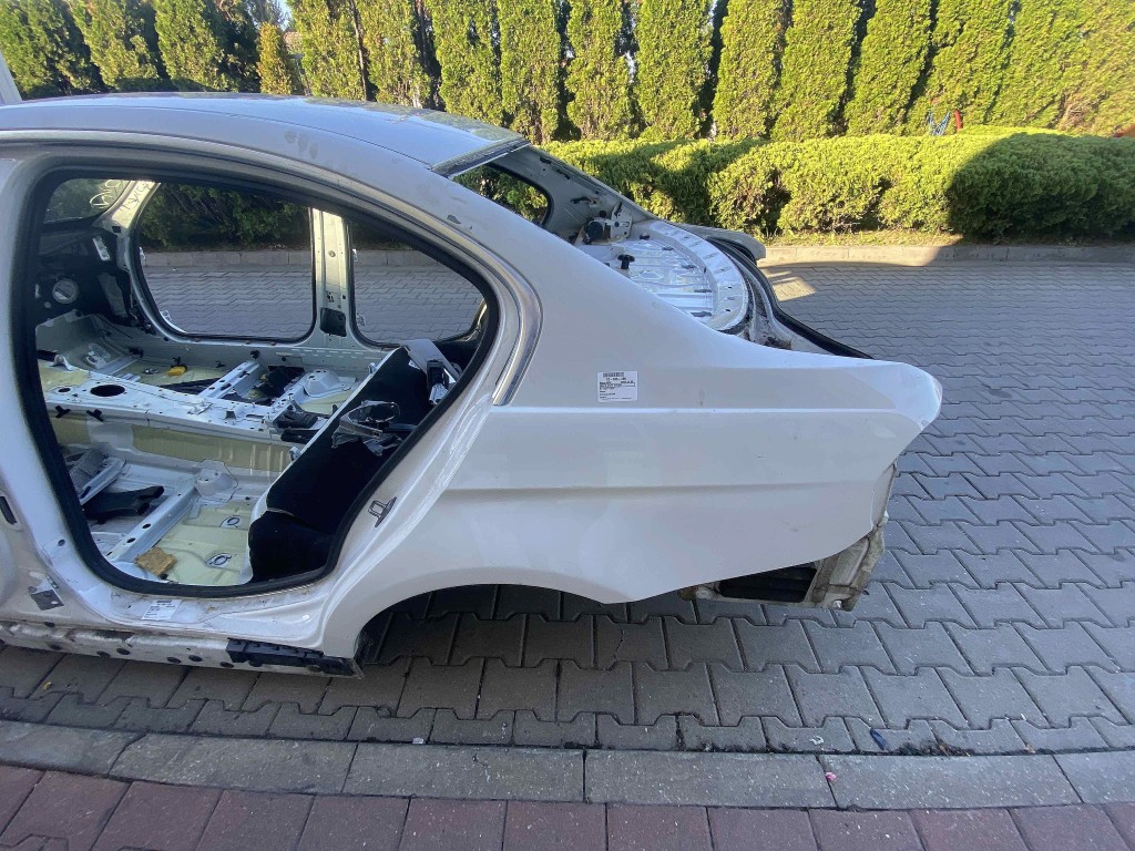 ARIPA SPATE STANGA BMW SERIA 3 E 90 - - (2007 2012)