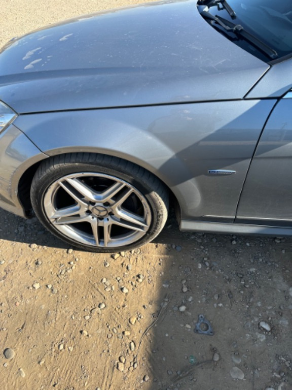 Aripa stânga fata Mercedes c class w204 originala