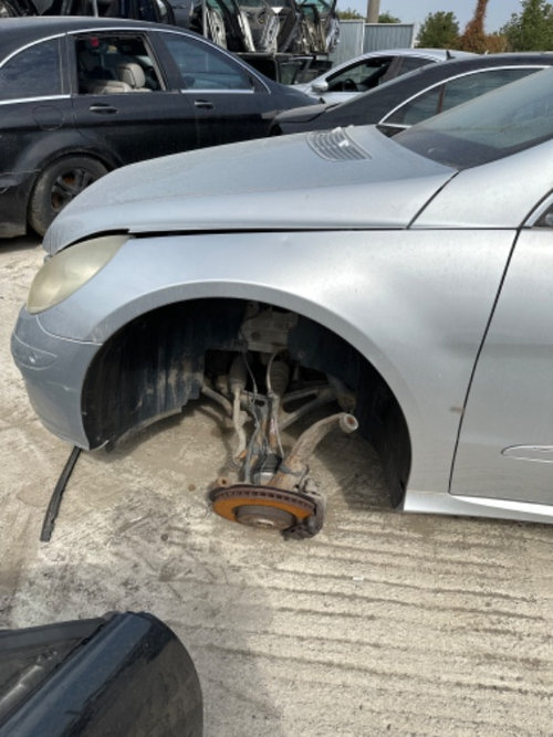 Aripa stânga fata Mercedes r class w251