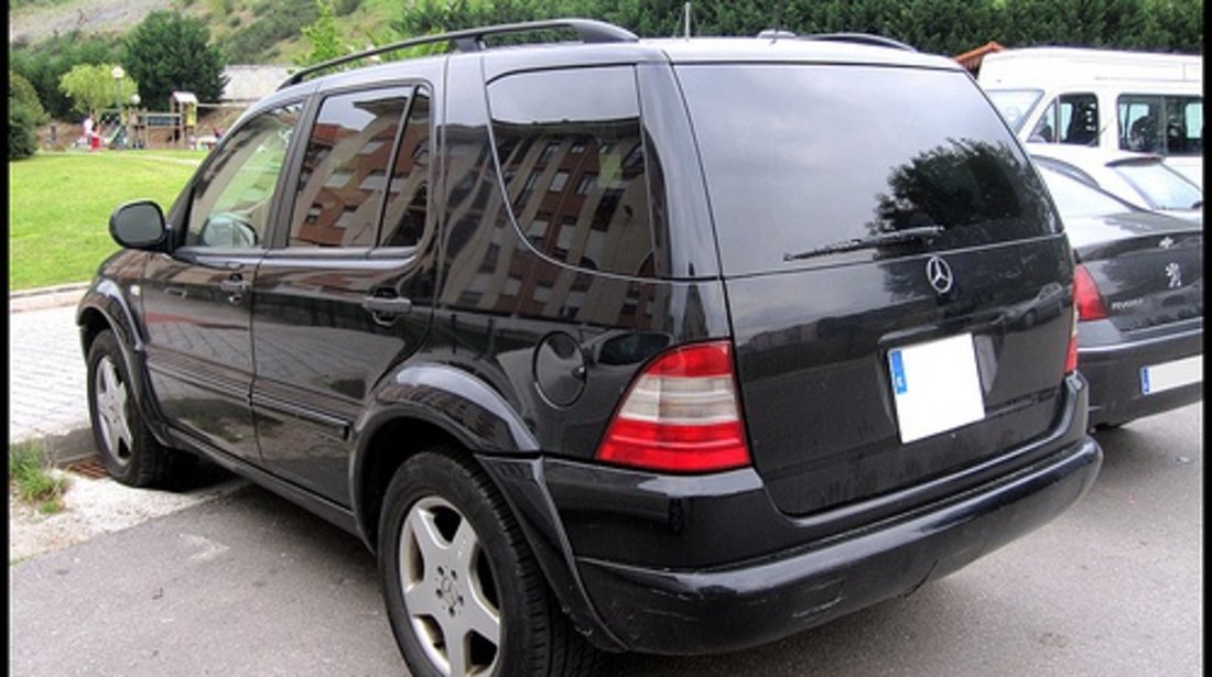 Aripa St. sau Dr. Fata Mercedes ML270 CDI AMG W163 2.7 AUTOMAT 2003 NEGRU 163CAI