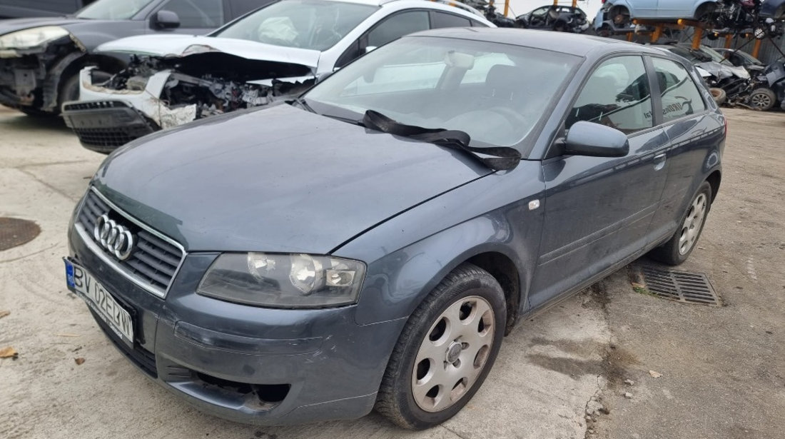 Aripa stanga fata Audi A3 8P 2005 hatchback 2.0 tdi BKD