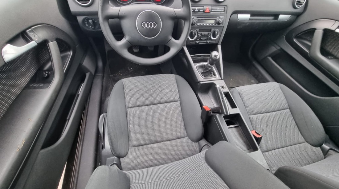 Aripa stanga fata Audi A3 8P 2005 hatchback 2.0 tdi BKD