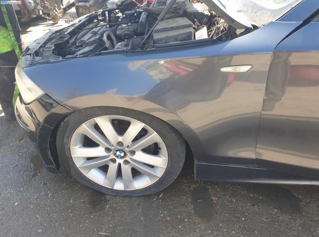 Aripa Stanga Fata BMW Seria 1 E81 E82 E87 E88 2004 - 2011 Culoare A22 Sparkling Graphite Metallic [K4609]