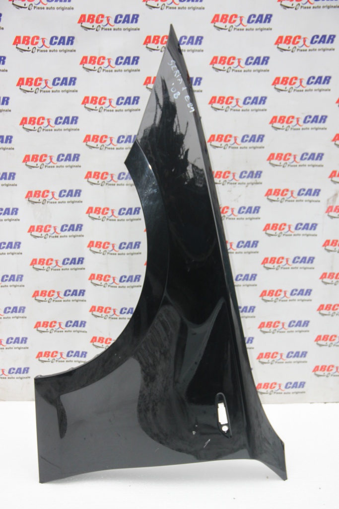 Aripa stanga fata BMW Seria 1 E81 / E87 LCI model 2008