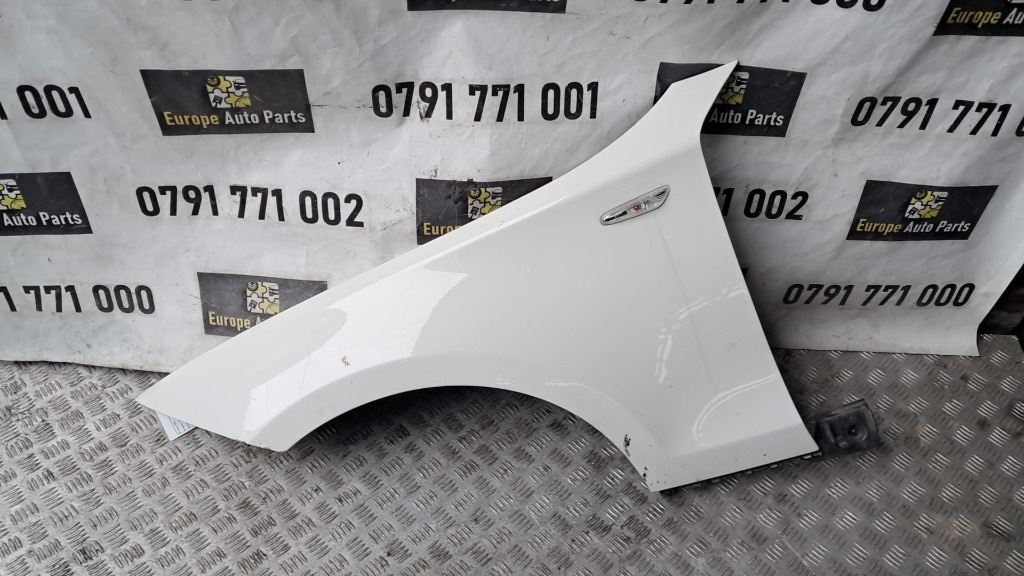Aripa stanga fata BMW Seria 1 E87 an fabricatie 2010
