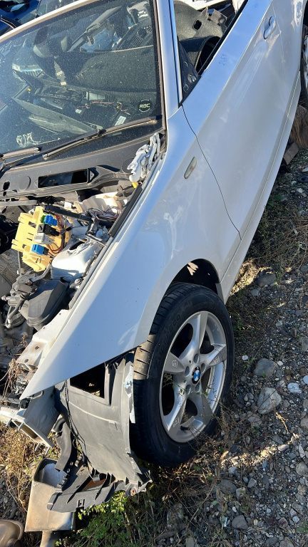 Aripa Stanga Fata BMW Seria 1 E88 2012