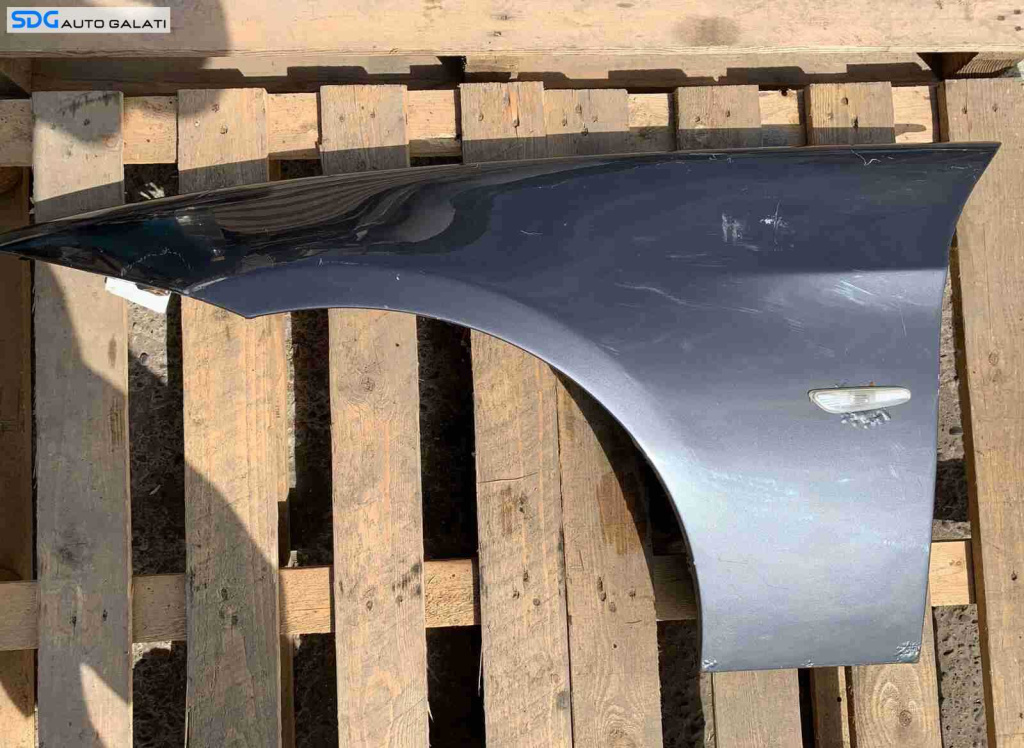 Aripa Stanga Fata BMW Seria 3 E90 2004 - 2011 cu Mici Defecte / Imperfectiuni