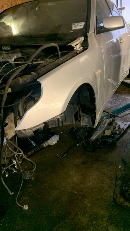Aripa stanga fata BMW seria 5 525 E60 motor 2.5 diesel cutie manuala