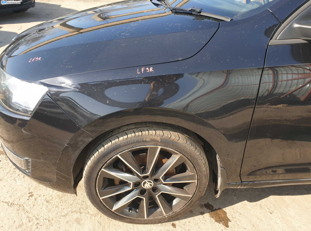 Aripa Stanga Fata cu Defect Skoda Rapid 2012 - 2017 Culoare LF9R [K4351]