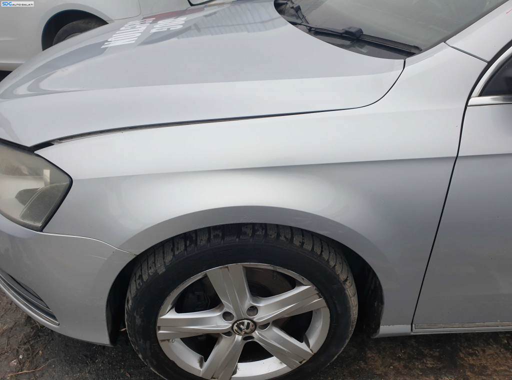 Aripa Stanga Fata cu Imperfectiuni Volkswagen Passat B7 2010 - 2015 Culoare LA7W [K3741]