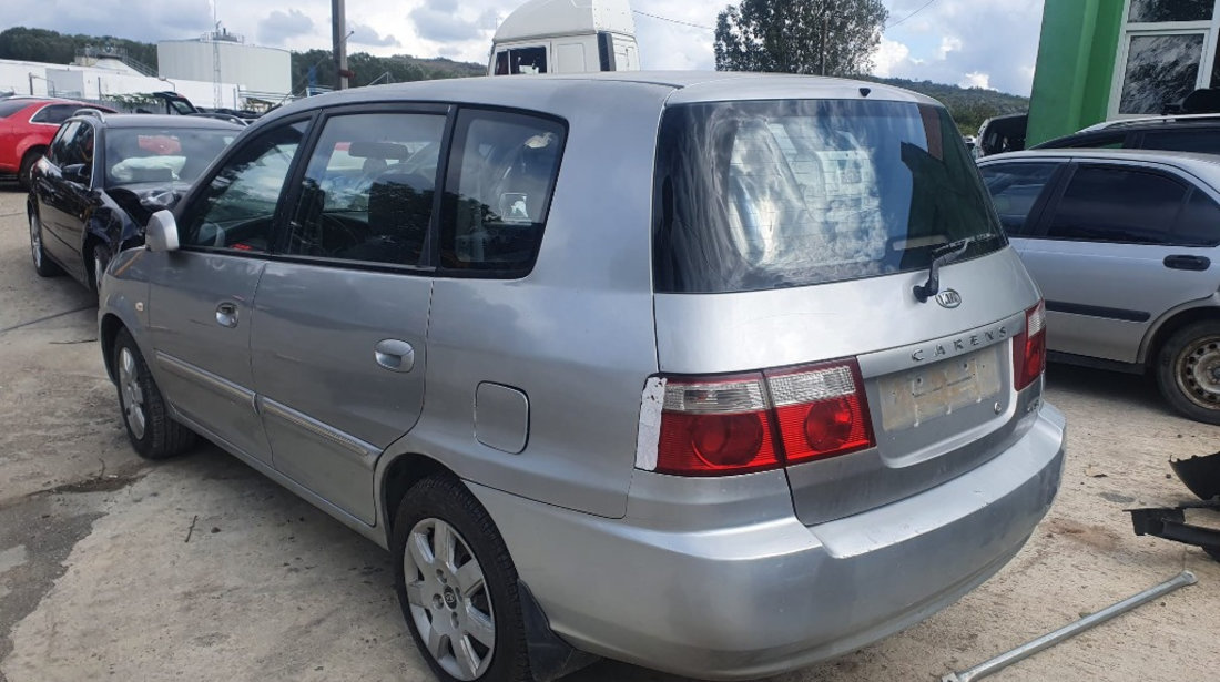 Aripa stanga fata Kia Carens 2004 break 2.0 crdi