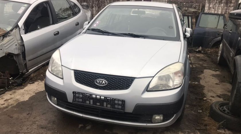 Aripa stanga fata kia rio 2007 , aripa dreapta fata kia rio 2007