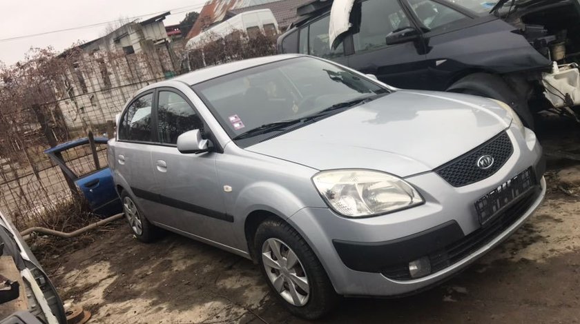 Aripa stanga fata kia rio 2007 , aripa dreapta fata kia rio 2007