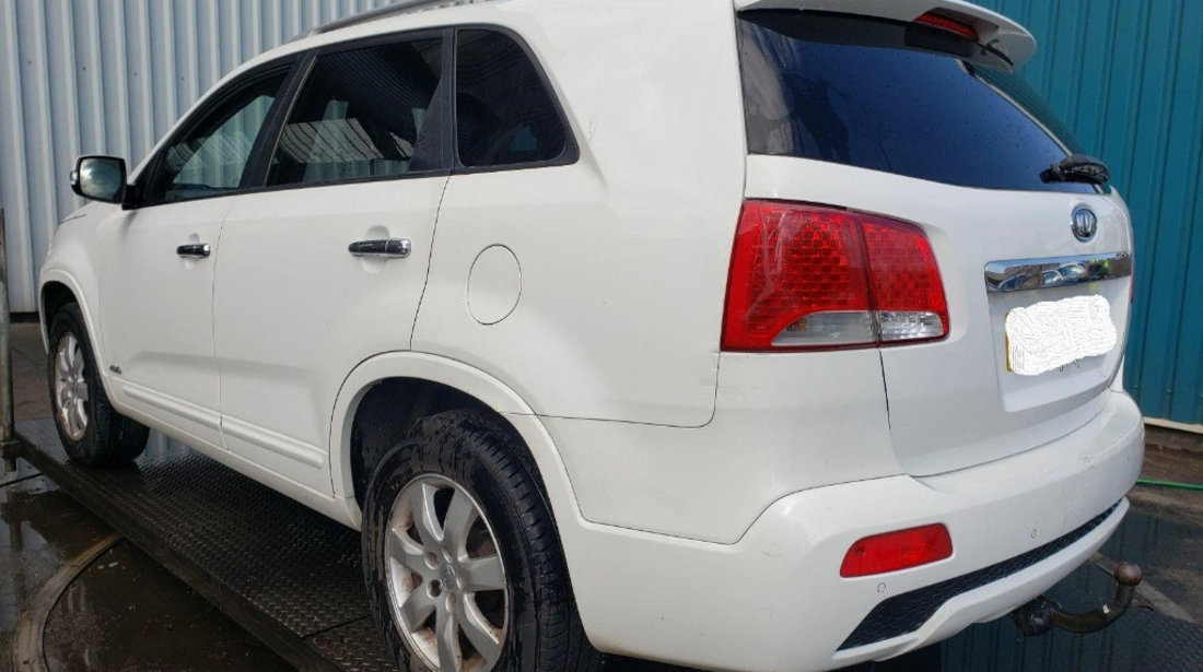 Aripa stanga fata Kia Sorento 2010 SUV 2.2 DOHC