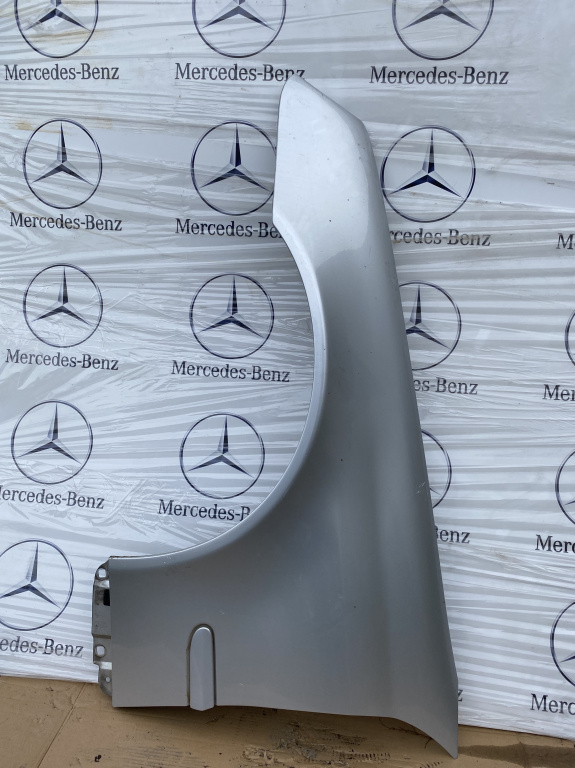 Aripa stanga fata mercedes C class W203
