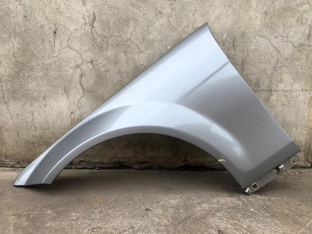 Aripa stanga fata Mercedes C Class w204 2007-2010