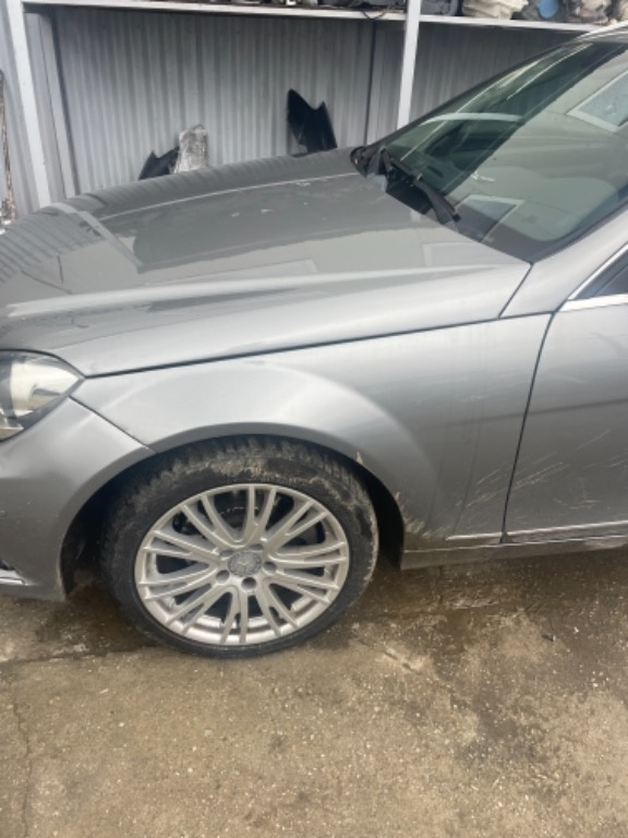 Aripa stanga fata Mercedes c class w204