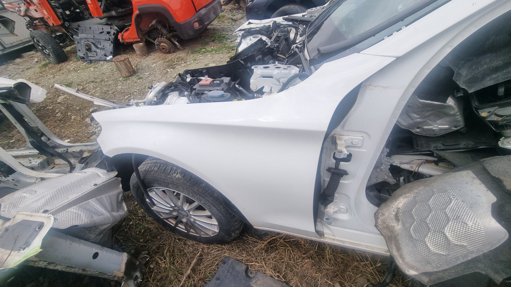 Aripa Stanga Fata Mercedes C Class W205 2015