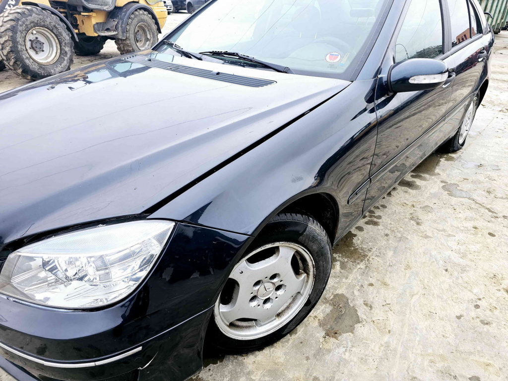 Aripa stanga fata Mercedes Clasa C (W204) [Fabr 2000-2007] 189 NEGRU SMARALD