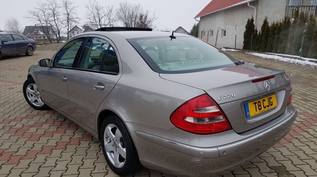 Aripa stanga fata Mercedes E-CLASS W211 2004 berlina 2.2 cdi