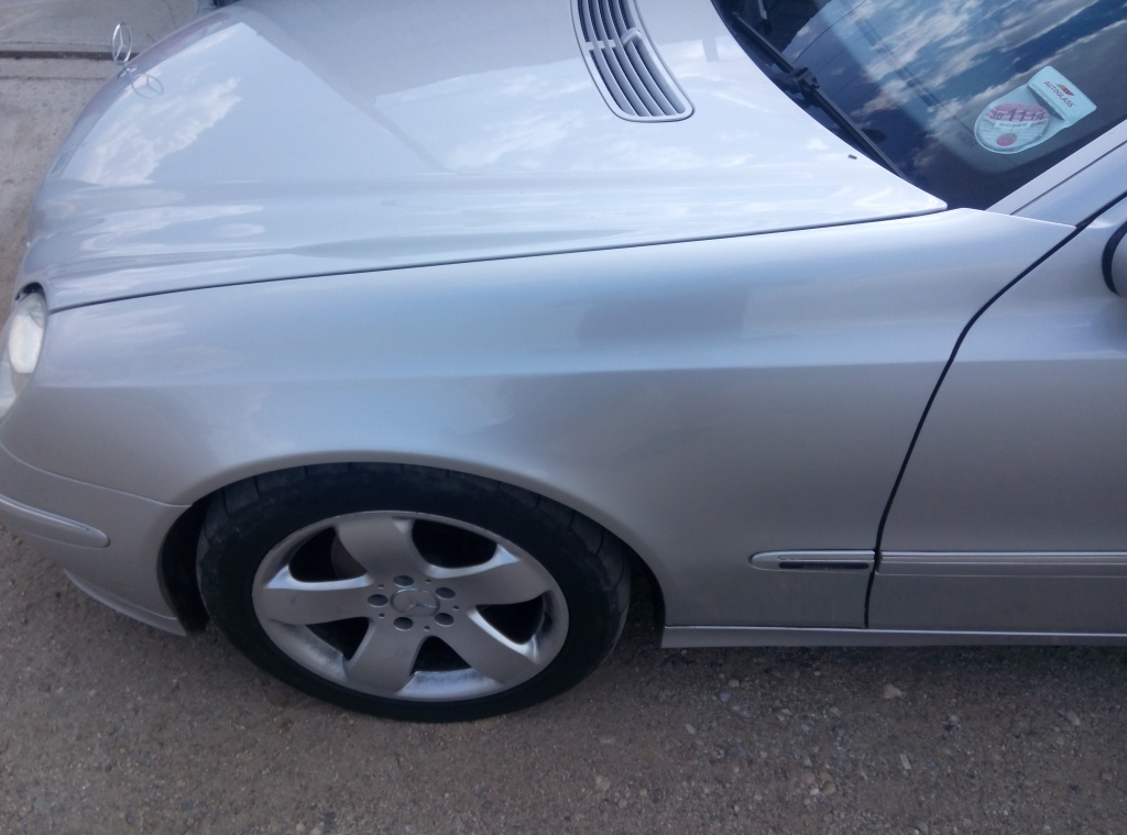 Aripa stanga fata mercedes e220 e270 e320 w211