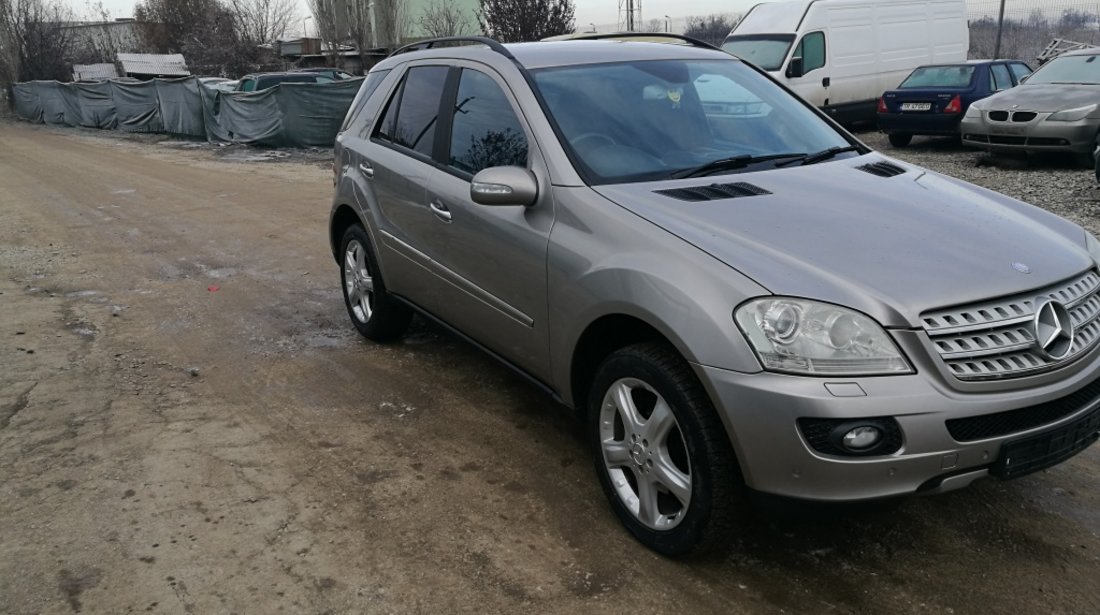 Aripa stanga fata Mercedes M-CLASS W164 2007 JEEP ML320 CDI