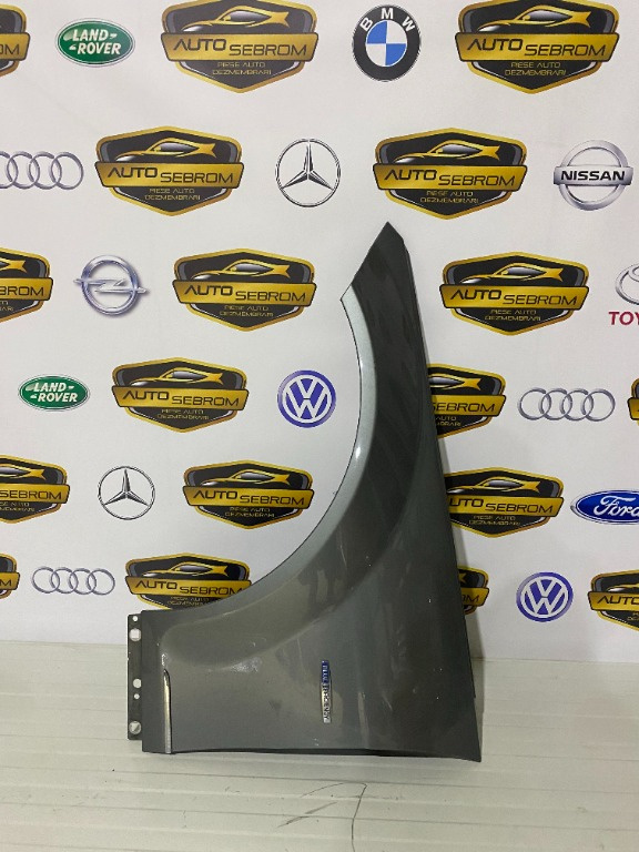 Aripa stanga fata Mercedes W204