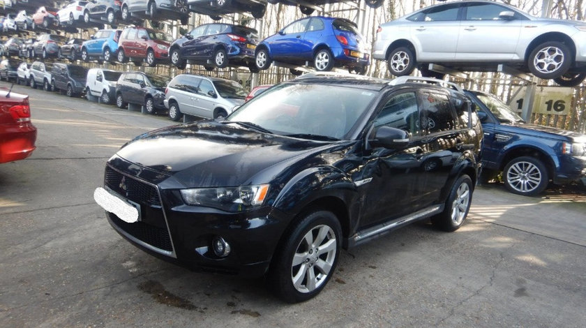 Aripa stanga fata Mitsubishi Outlander 2010 SUV 2.2 DIESEL