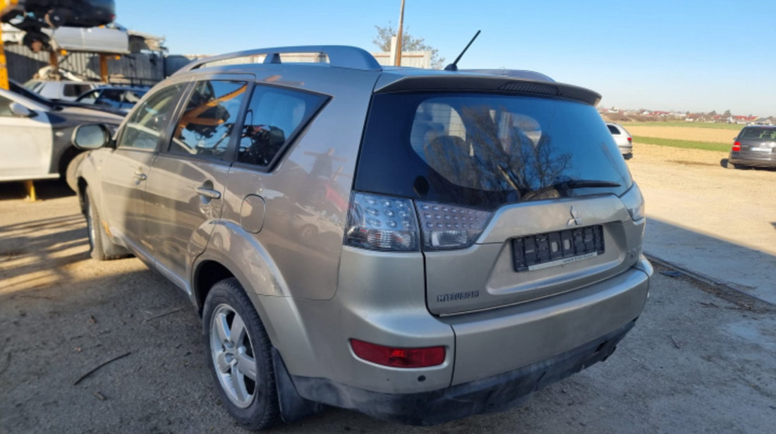 Aripa stanga fata Mitsubishi Outlander 2010 SUV 3.0