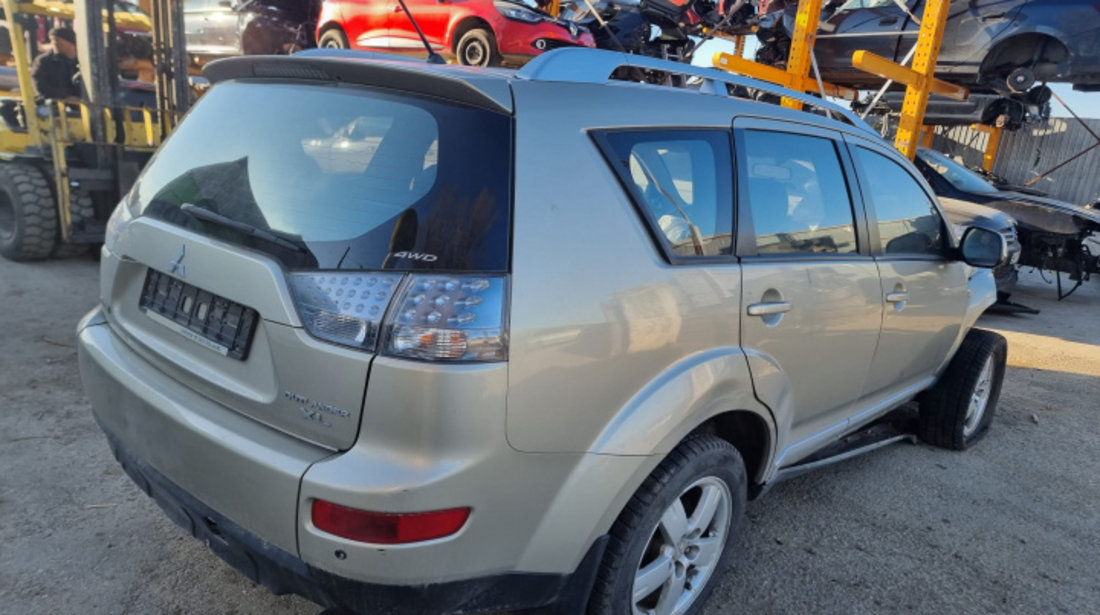 Aripa stanga fata Mitsubishi Outlander 2010 SUV 3.0