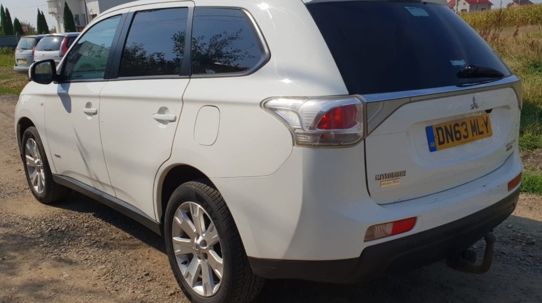 Aripa stanga fata Mitsubishi Outlander 2013 3 mk3 4n14 2.2 di-d