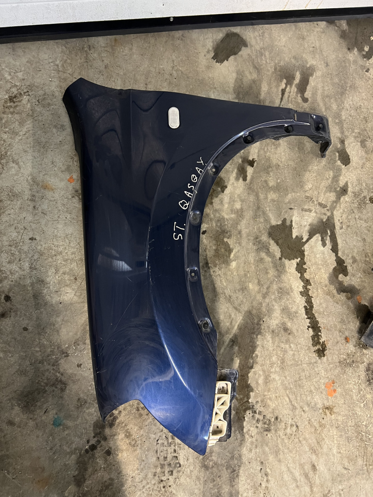 Aripa Stanga Fata Nissan Qashqai 2009