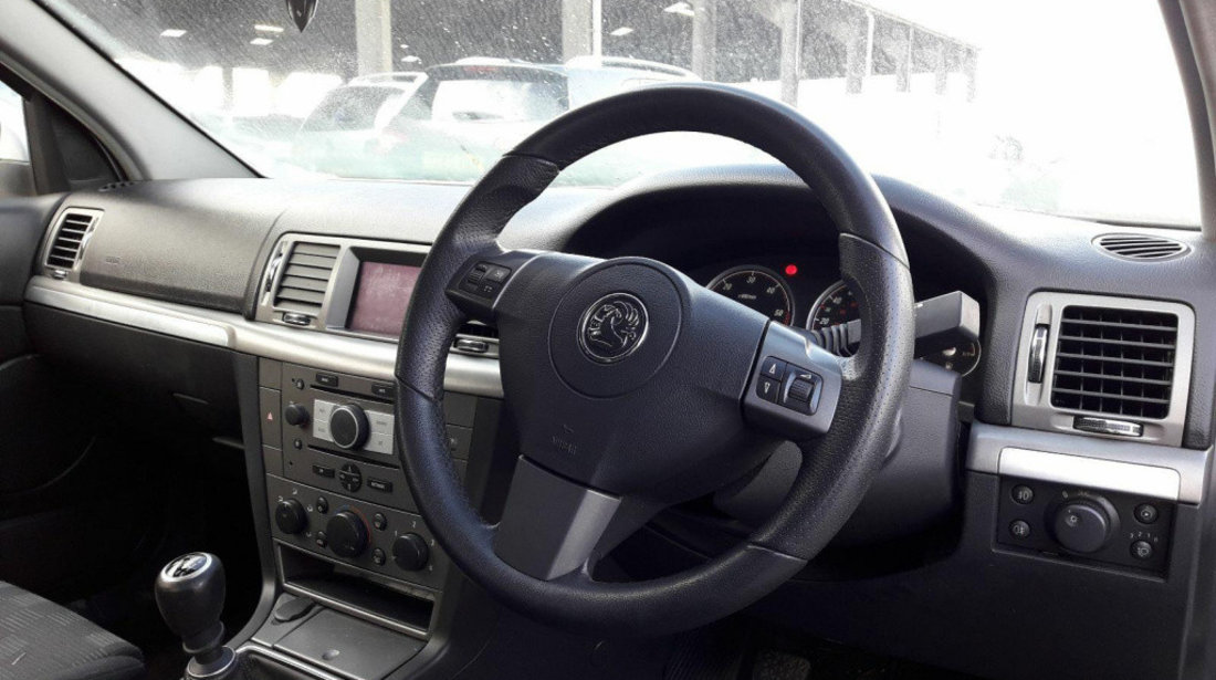 Aripa stanga fata Opel Vectra C 2007 Berlina 1.9