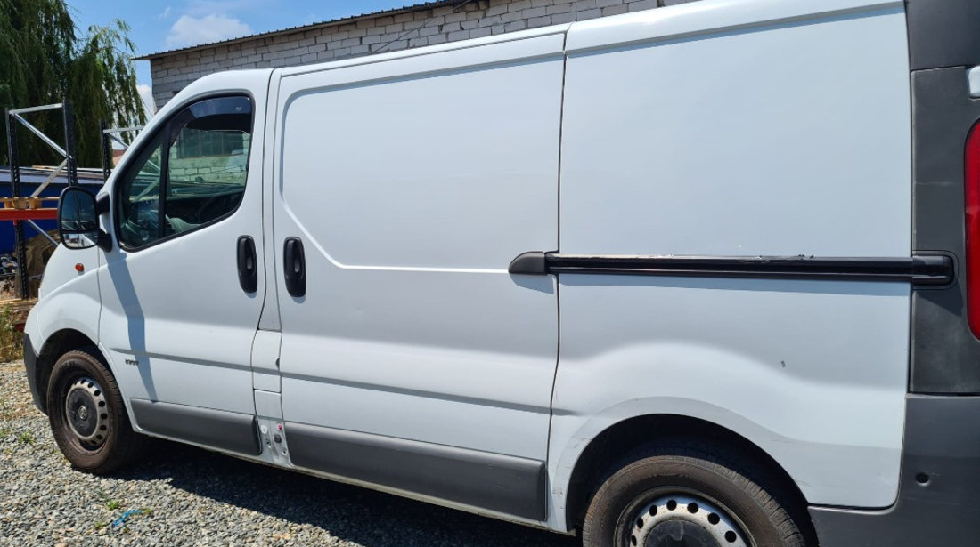 Aripa stanga fata Opel Vivaro 2012 BUS 2.0 CDTI DCI