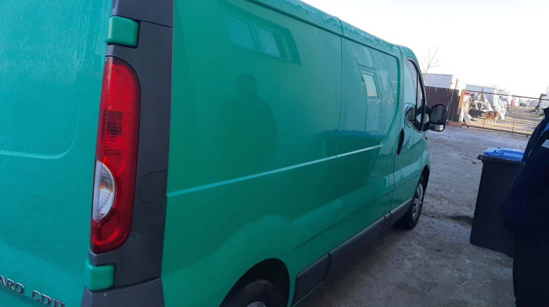 Aripa stanga fata Opel Vivaro 2012 van 2.0 DCI