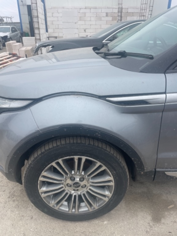 Aripa stanga fata range rover evoque