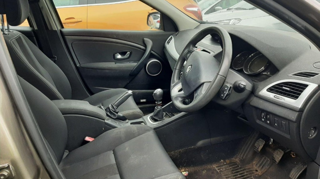 Aripa stanga fata Renault Megane 3 2008 HATCHBACK 1.5 dCI