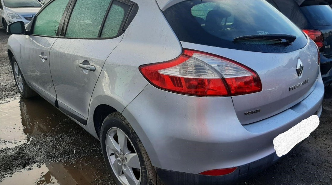 Aripa stanga fata Renault Megane 3 2009 HATCHBACK 1.9 dCI