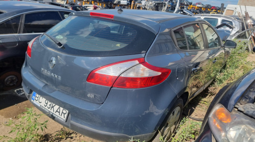 Aripa stanga fata Renault Megane 3 2014 HatchBack 1.5 dci K9K 836
